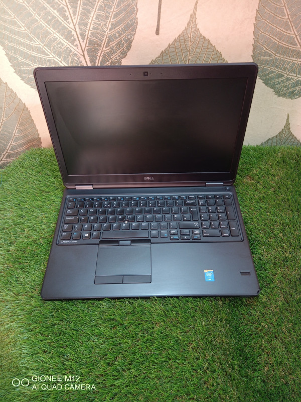 DELL Latitude E5550– Intel Core i3 - 500GB HDD - 4GB RAM   – Non-Touchscreen - Keyboard light