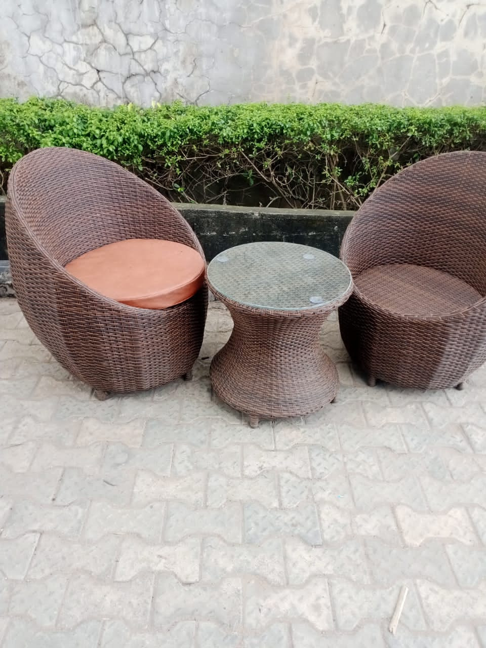 Me and you coconut chair with glass top table